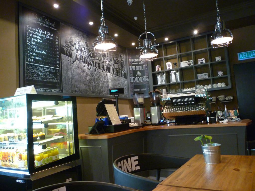Manhattan Business Hotel Damansara Perdana Petaling Jaya Extérieur photo